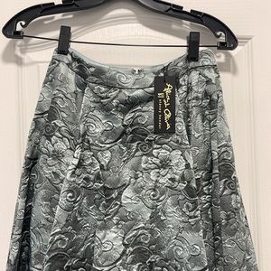 Long skirt with pockets